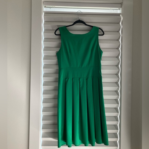 Spring Green Midi dress size M - Picture 2 of 10